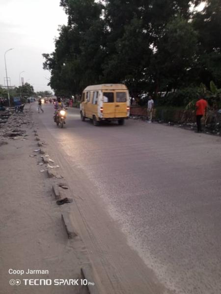 PARCELLE  VENDRE SUR ROUTE UNIVERSITAIRE COMMUNE DE LIMETE 