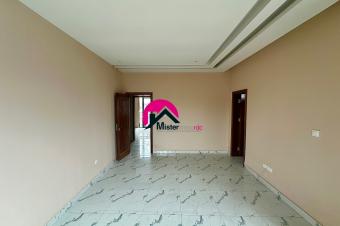 Location des 2 magnifiques apparts identiques des 3CHS dans un beau btiment moderne ayant 4 occupants  Kintambo proximit de lcole Internationale JEWELS.