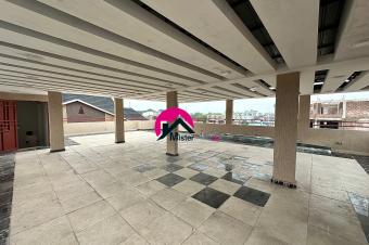 Location des 2 magnifiques apparts identiques des 3CHS dans un beau btiment moderne ayant 4 occupants  Kintambo proximit de lcole Internationale JEWELS.