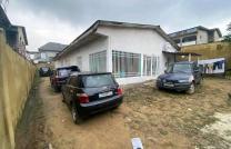 Parcelle de 15msur35 à vendre à ma campagne Saint Luc contenant une maison de 5 ch 350000 dollars à discuter  mediacongo