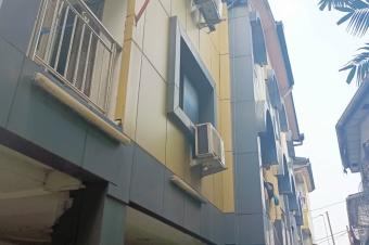 Immeuble de deux niveaux soit R2  vendre dans la commune de Limete 1 RE RUE FUNA sur macadam