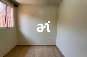 VENTE PARCELLE DE 300m AVEC BTISSE R1 DE 4 CHAMBRES ET BUREAU  KINSHASA CITE MAMA MOBUTU