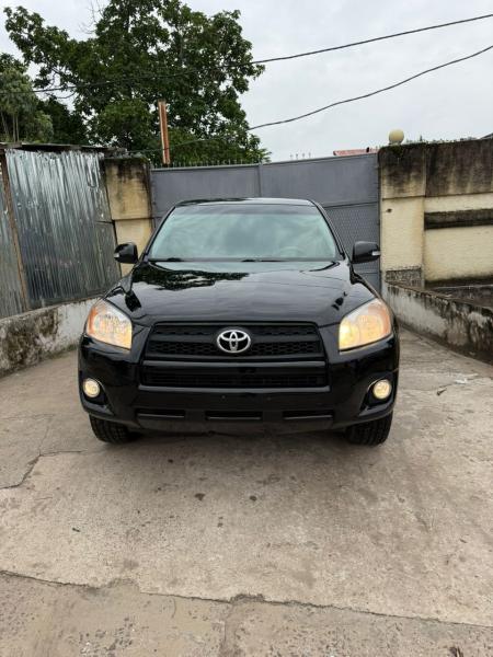TOYOTA NEW RAV4 A VENDRE  KINSHASA 