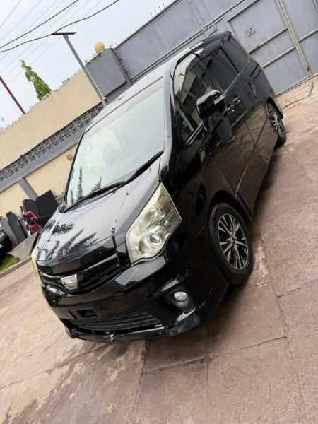 TOYOTA NOHA A VENDRE  KINSHASA 