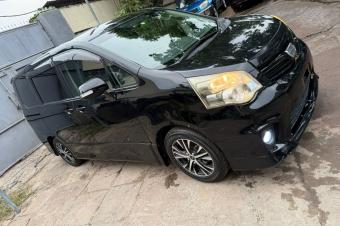 TOYOTA NOHA A VENDRE  KINSHASA 