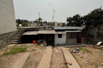  vendre  Parcelle situe dans un quartier pris sur une rue asphalte avec une btisse  dmolir de prfrence pour faire place  un nouveau projet    Localisation Macampa