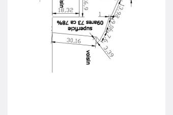 vendre  Parcelle situe dans un quartier pris sur une rue asphalte avec une btisse  dmolir de prfrence pour faire place  un nouveau projet    Localisation Macampa
