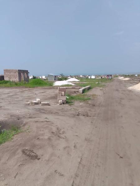 VENTE PARCELLE TERRAIN VIDE  NSELE NON LOIN DE MACADAM 