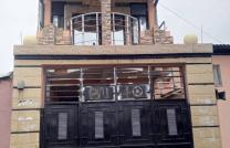 Parcelle contiennent une maison de 3 étages mise en vente situé à LEMBA/TERMINUS mediacongo