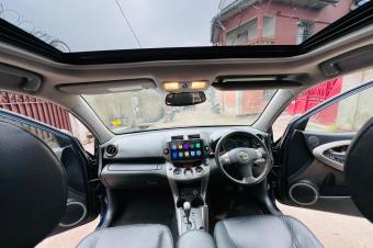  TOYOTA NEW RAV  SANS PLAQUE ECRAN ANDRODE  FULL OPTIONS TOIT PANORAMIQUE  SIGES CHAUFFANS AVEC BOUTON 4x4 TRACTION CAPTEURS SENSORS PARKING INTRIEUR SIGES EN