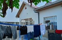 Parcelle de 11msur27 contenant une maison de 3 ch et une autre de 2 ch est mise en vente à badiading 55000 dollars à discuter  mediacongo