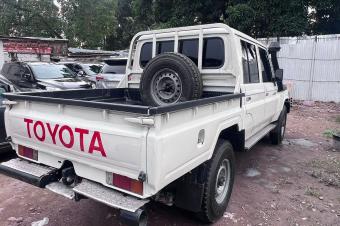 TOYOTA LAND CRUISER DOUBLE CABINE A VENDRE 