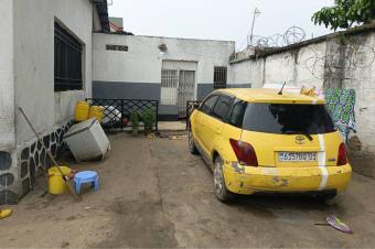 Parcelle de 6msur25 contenant une maison de 2 ch en vente  Mont ngafulaby passe 40000 dollars  discuter 