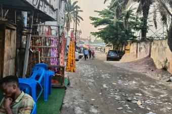 Parcelle mise en vente avec une belle maison en tage dans la commune de Limete 1 re rue industriel 