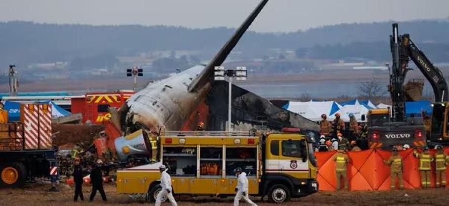 Corée du Sud : au moins 170 morts dans le crash d'un avion de la compagnie Jeju airline en provenance de Bangkok, qui s'est écrasé et a pris feu lors de son atterrissage à l'aéroport de Muan, dans le sud-ouest pays