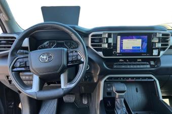 BESOIN DARGENT TUNDRA 2022 SANS PLAQUE  PICKUP DOUBLE CABINE  VOLANT GAUCHE AUTOM ESSENCE V6 4X4 CLIMATISER FAIBLE KILOMTRAGE INTRIEUR CUIRE  54.500