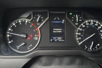 BESOIN DARGENT TUNDRA 2022 SANS PLAQUE  PICKUP DOUBLE CABINE  VOLANT GAUCHE AUTOM ESSENCE V6 4X4 CLIMATISER FAIBLE KILOMTRAGE INTRIEUR CUIRE  54.500