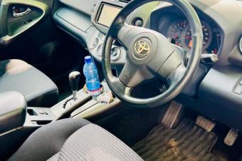TOYOTA VANGUARD   3 banquettes  Couleur dorigine partout  Faible kilomtrage  Climatis  Intrieur tissus trs propre  Moteur bote impeccable  Suspension trs bonne  Plaq
