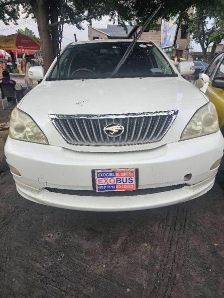 TOYOTA HARRIER Full Option Intrieur cuir  Sans plaque Automatique Essence 6 cylindres Climatisation impeccable Kilomtrage faible  Prix 10.000 Localisation lemba 