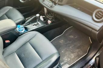 Rav4 2018  hybride essence 4 cylindres toit panoramique peinture dorigine intrieur cuir  prix  21000  discuter localisation  mimosa dplacement possible je suis dir