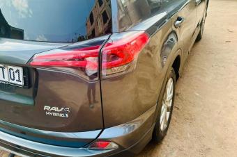 Rav4 2018  hybride essence 4 cylindres toit panoramique peinture dorigine intrieur cuir  prix  21000  discuter localisation  mimosa dplacement possible je suis dir