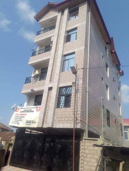 UN IMMEUBLE NOUVELLE CONSTRUCTION  VENDRE DANS LA COMMUNE DE BARUMBU 