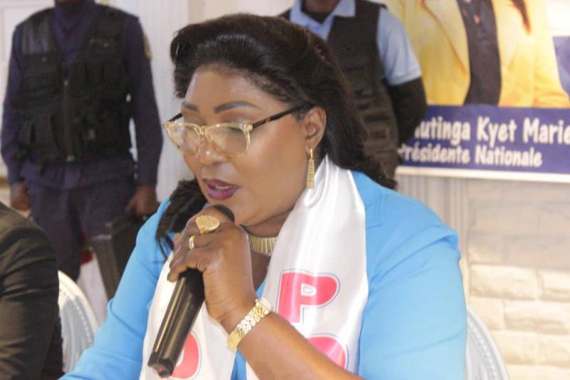 La dpute Nationale et prsidente du PDG MUTINGA KYET MARIE lance la formation idologique des cadres du PDG KINOUEST 