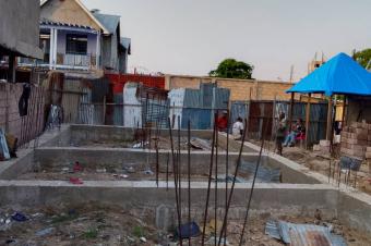 Terrain de 7msur20  vendre  kintambo avec une fondation  dtruire ou  modifier 85000 dollars dernier prix 