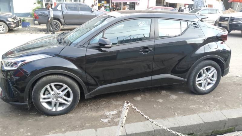 Toyota CHR hybrid volant normal 2022