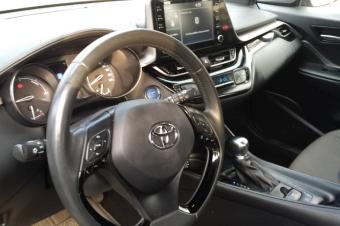 Toyota CHR hybrid volant normal 2022