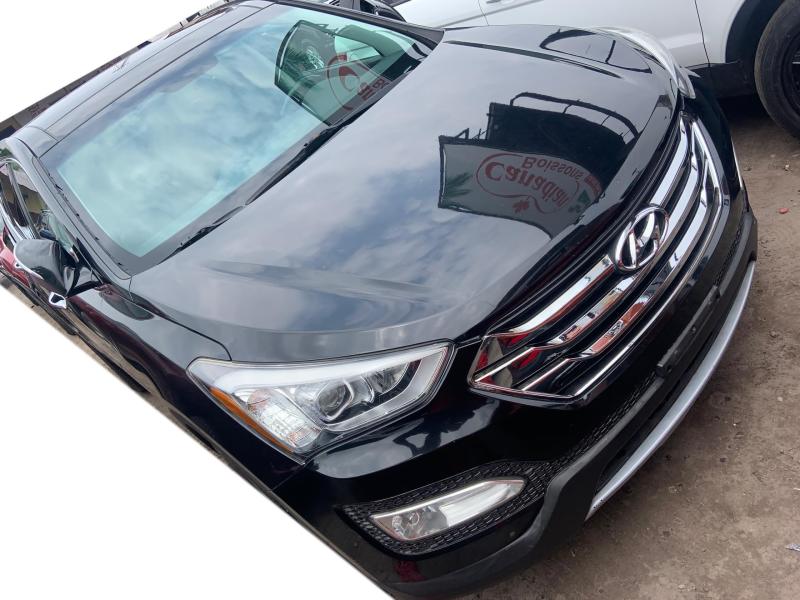 Hyundai Santa fe sport Sans plaque Automatique Essence Couleur dorigine Full options Camra de recul Prix 15500