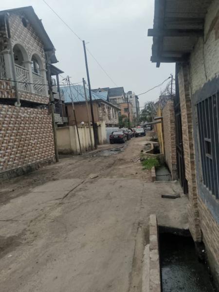 Parcelle mise en vente situ  Limete 1 re rue funa 