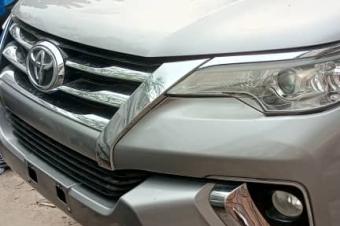 Toyota fortuner authentiques  Anne 2017 Automatique  Essence  4 cylindre  3 banquette  Climatis  Prix 35000  discuter lgrement