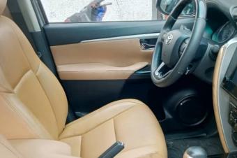 Toyota fortuner authentiques  Anne 2017 Automatique  Essence  4 cylindre  3 banquette  Climatis  Prix 35000  discuter lgrement