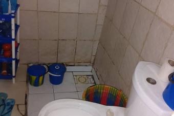 Une maison basse  louer situ  Limete 1 re rue funa sur macadam 