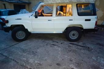 TOYOTA LAND CRUISER LX 5 PORTIRE 2024 AUTHENTIQUE  PRIX75.000 .   MANUELS DIESEL 00.0KILOMETRES CLIMATISATION IMPECCABLES4WD LOCALISATION CHEZ MOI