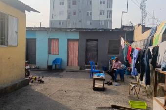 Parcelle en vente type locatifs avec 12 portes dans la commune de Limete 1 re rue industriel 