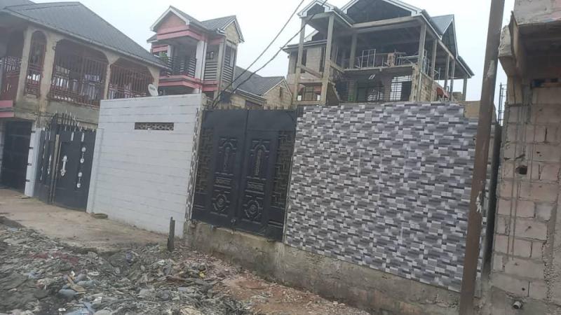 Un terrain vide avec clture et portail en vente  MATETE DEBONHOMME 16 me rue 