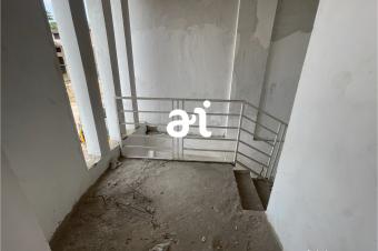 VENTE BTIMENT R1 COMPOS DUN APPARTEMENT  UNE CHAMBRE ET DEUX BOUTIQUES  KINSHASABY PASS 85k Neg.
