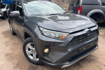 RAV4 HYBRID  ANNE 2020 VOLANT DROIT AUTOMATIQUE  ESSENCE   CLIMATISATION  INTRIEUR TISSU  PRIX 20.000
