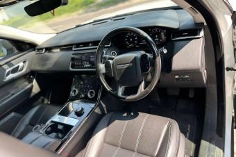 RANGE ROVER VELAR  AUTOMATIQUE  KILOMTRAGE FAIBLE  VOLONT DROIT  FULLS OPTION  COULEUR DORIGINE 27.500  PRIX  ESSENCE  