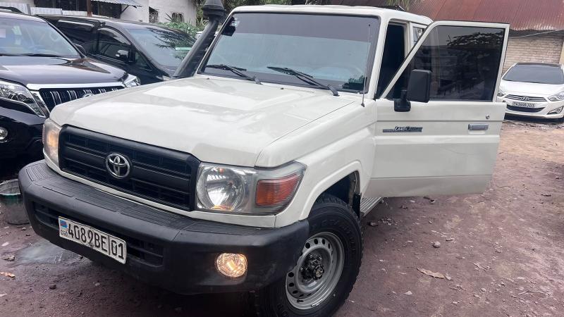 Toyota land cruiser double cabine 