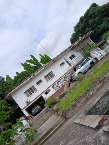 Villa  vendre  ma campagne 1 trs bon emplacement 30msur54 1600000 dollars  discuter possibilit de morceller 