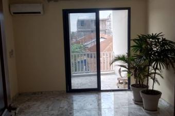Immeuble  vendre  20mai sur macadam dans la commune de kalamu 