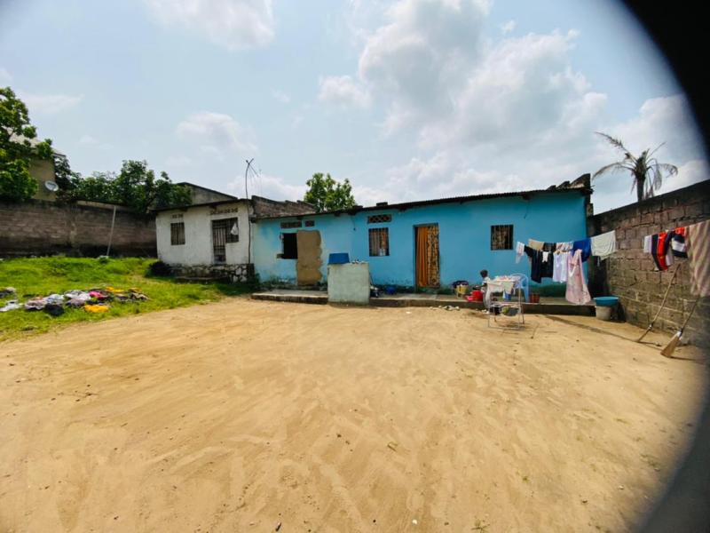 Parcelle  vendre  UPN avec des maisons  modifier ou  dtruire 23msur30 120000 dollars  discuter possibilit de morceller en 3 10msur23 40000 dollars  discuter 