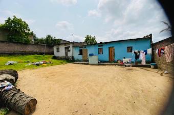 Parcelle  vendre  UPN avec des maisons  modifier ou  dtruire 23msur30 120000 dollars  discuter possibilit de morceller en 3 10msur23 40000 dollars  discuter 
