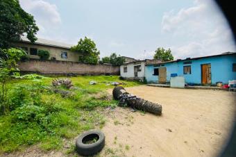 Parcelle  vendre  UPN avec des maisons  modifier ou  dtruire 23msur30 120000 dollars  discuter possibilit de morceller en 3 10msur23 40000 dollars  discuter 