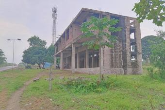 MT SERVICES S.A.R.L met  votre disposition la vente de cette vaste concession dans la CMaluku.  Dimension  6592M. Prix  250.000  discuter.  vous la parole 