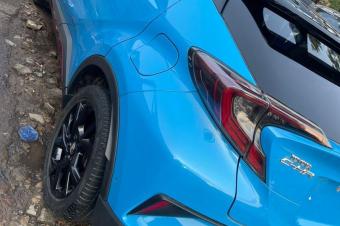 Besoin dargent show  CHR hybrid 2020 Sans plaque  Volant droite full option autom Essence 4 Cylindres climatiser faible kilomtrage intrieur tissu  Prix 15.000  discuter