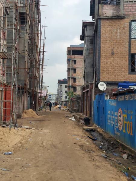 Parcelle  Kasavubu 20 sur 20m 230.000  discuter 